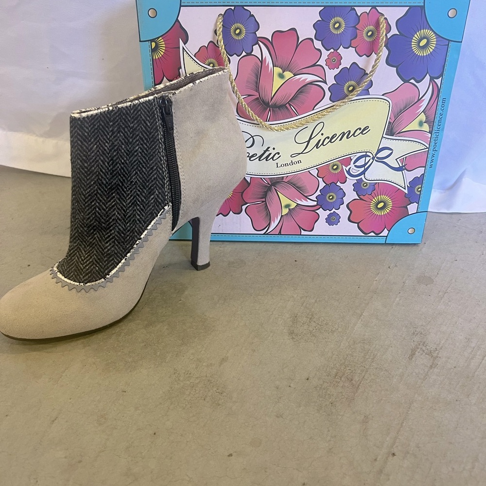 Poetic Licence Game Plan medium 10 never worn